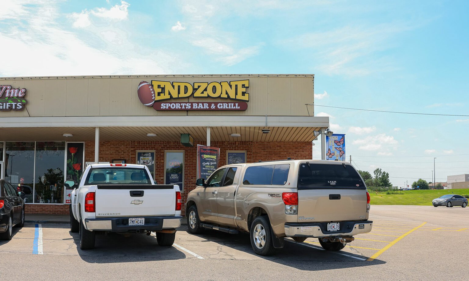 End Zone Sports Bar & Grill Brew Pubs and Taverns Sedalia MO